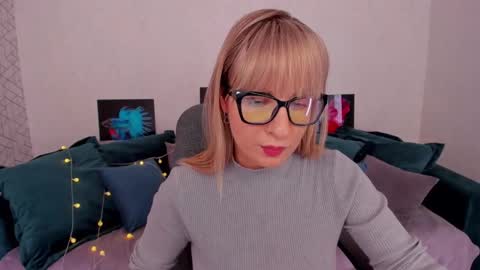 Snapshot of elisabethmills chatting on February 2025 11:32:02 AM Elisabeth online show from February 2025 11:32:02 AM