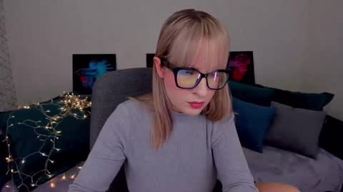 Snapshot of elisabethmills chatting on February 2025 03:05:01 PM Elisabeth online show from February 2025 03:05:01 PM