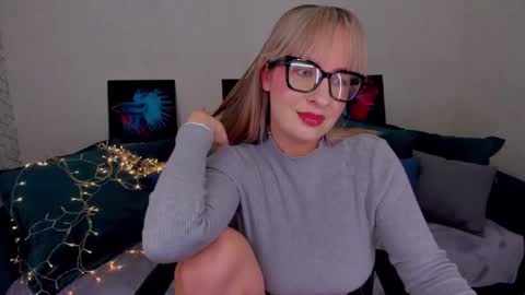 Snapshot of elisabethmills chatting on February 2025 06:08:02 PM Elisabeth online show from February 2025 06:08:02 PM