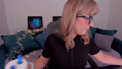 Snapshot of elisabethmills chatting on February 2025 11:38:02 AM Elisabeth online show from February 2025 11:38:02 AM