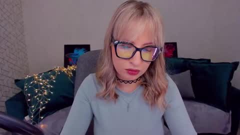 Snapshot of elisabethmills chatting on February 2025 02:35:02 PM Elisabeth online show from February 2025 02:35:02 PM