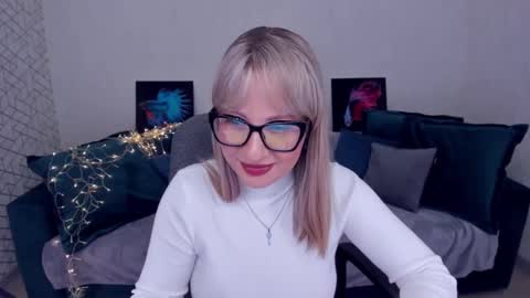 Snapshot of elisabethmills chatting on February 2025 08:05:02 PM Elisabeth online show from February 2025 08:05:02 PM