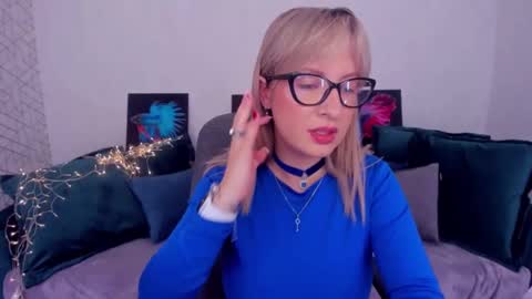 Snapshot of elisabethmills chatting on February 2025 11:35:02 AM Elisabeth online show from February 2025 11:35:02 AM