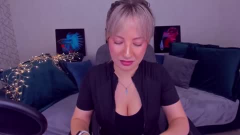 Snapshot of elisabethmills chatting on February 2025 08:03:02 PM Elisabeth online show from February 2025 08:03:02 PM