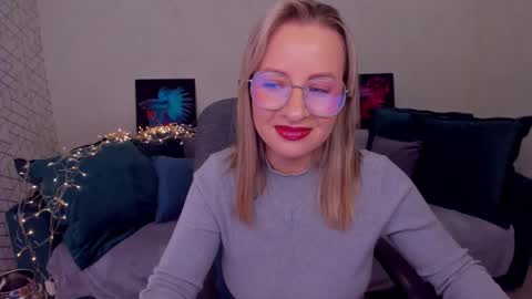 Snapshot of elisabethmills chatting on March 2025 03:18:02 PM Elisabeth online show from March 2025 03:18:02 PM