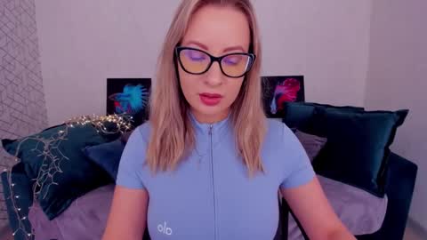 Snapshot of elisabethmills chatting on March 2025 12:26:02 PM Elisabeth online show from March 2025 12:26:02 PM