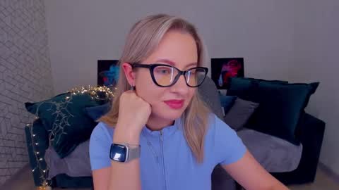 Snapshot of elisabethmills chatting on March 2025 03:30:02 PM Elisabeth online show from March 2025 03:30:02 PM