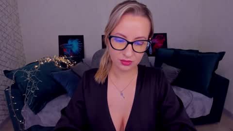 Snapshot of elisabethmills chatting on March 2025 03:51:01 PM Elisabeth online show from March 2025 03:51:01 PM