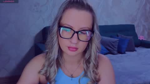 Snapshot of elisabethmills chatting on September 2025 09:15:01 PM Elisabeth online show from September 2025 09:15:01 PM