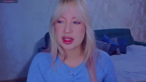 Snapshot of elisabethmills chatting on December 2025 09:03:02 AM Elisabeth online show from December 2025 09:03:02 AM