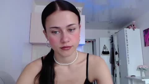 Snapshot of eliscuteblonde chatting on June 2026 05:42:01 AM Elis online show from June 2026 05:42:01 AM