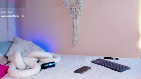 Snapshot of elise_diamond chatting on April 2026 01:02:02 PM Elise diamond online show from April 2026 01:02:02 PM