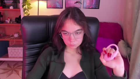 Elise online show from October 2025 04:41:01 PM