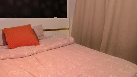 Elly online show from April 2026 08:25:02 PM