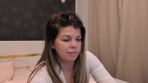 Elly online show from April 2026 07:28:02 PM