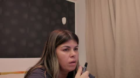 Elly online show from April 2026 06:07:01 PM