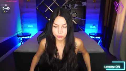 elisevelour online show from November 2025 01:51:01 PM