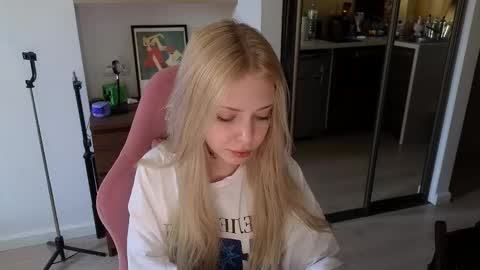 Snapshot of eliza_sadcat chatting on March 2026 10:51:01 AM Elizabeth online show from March 2026 10:51:01 AM