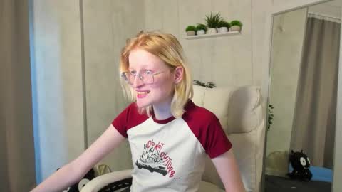 Snapshot of elizabeth_harpper chatting on October 2025 09:21:02 AM Elizabeth online show from October 2025 09:21:02 AM