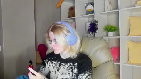 Elizabeth online show from November 2025 01:19:02 AM