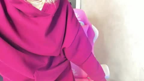 Elizabeth online show from December 2025 12:59:02 AM