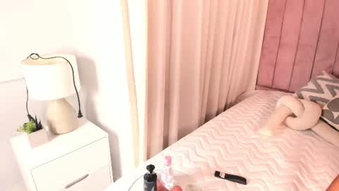 elizabeth_roche online show from June 2026 11:58:01 AM