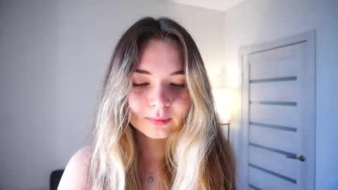 Snapshot of elizabethennals chatting on June 2026 01:28:02 AM Elizabeth online show from June 2026 01:28:02 AM