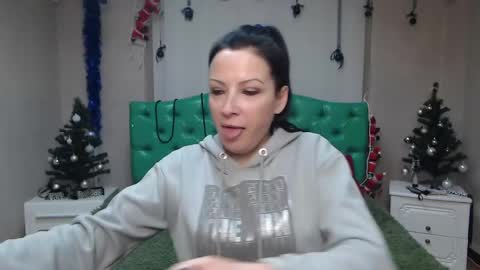 Snapshot of elizabethsho chatting on December 2024 12:15:02 AM ElizabethSho online show from December 2024 12:15:02 AM