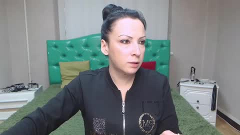 Snapshot of elizabethsho chatting on January 2025 06:24:01 PM ElizabethSho online show from January 2025 06:24:01 PM