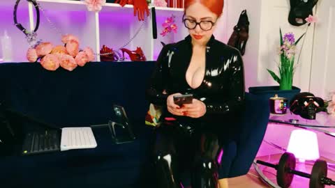 ella_kross online show from April 2026 05:58:02 AM