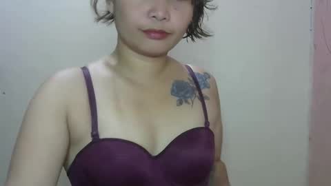Snapshot of ella_lee15x chatting on May 2026 10:57:02 AM ella lee15x online show from May 2026 10:57:02 AM