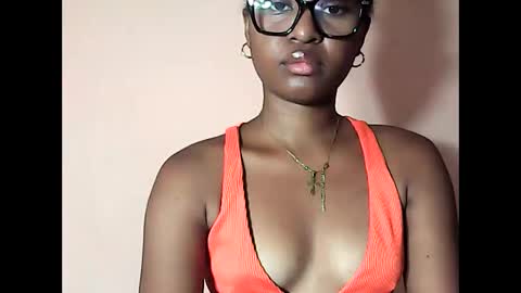 ellah245 online show from April 2026 07:44:02 PM