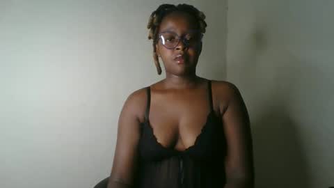 Snapshot of ellah_simone chatting on May 2026 09:05:02 AM ellah-simone online show from May 2026 09:05:02 AM