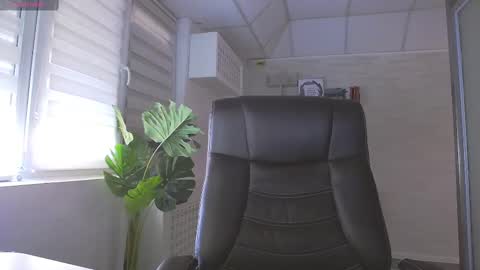 Snapshot of ellamilf chatting on February 2025 01:10:02 PM online show from February 2025 01:10:02 PM