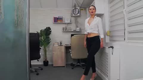            online show from November 2025 02:09:01 PM