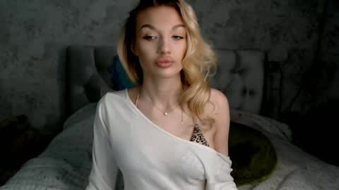 ellamilla online show from June 2026 02:34:01 PM