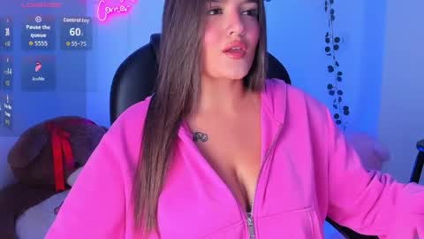 ellarosee_ online show from April 2026 06:49:02 PM