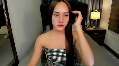 Sophia online show from February 2025 07:00:01 PM