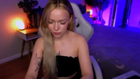 Ella online show from March 2026 05:41:02 AM