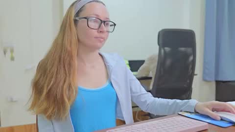 Snapshot of ellcrys chatting on October 2025 10:15:01 PM im Elsa lets go Subscribe to my OF and Youtube -35 online show from October 2025 10:15:01 PM