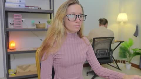 Snapshot of ellcrys chatting on November 2025 09:48:02 PM im Elsa lets go Subscribe to my OF and Youtube -35 online show from November 2025 09:48:02 PM