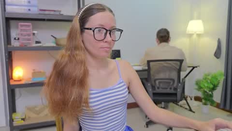 Snapshot of ellcrys chatting on November 2025 10:09:01 PM im Elsa lets go Subscribe to my OF and Youtube -35 online show from November 2025 10:09:01 PM