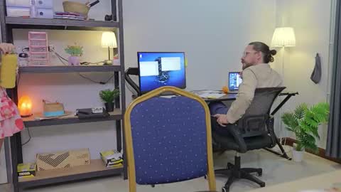 Snapshot of ellcrys chatting on November 2025 10:04:01 PM im Elsa lets go Subscribe to my OF and Youtube -35 online show from November 2025 10:04:01 PM