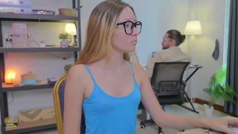 Snapshot of ellcrys chatting on November 2025 01:39:01 AM im Elsa lets go Subscribe to my OF and Youtube -35 online show from November 2025 01:39:01 AM