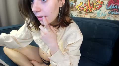 Snapshot of elle__driver chatting on June 2026 01:32:02 AM elle__driver online show from June 2026 01:32:02 AM