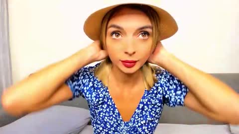 ellen_flow online show from September 2025 08:00:02 PM