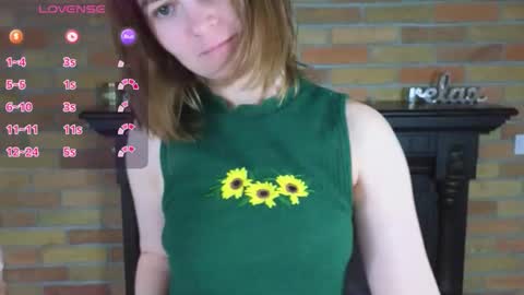 Snapshot of ellie_babyy chatting on May 2026 06:42:02 AM Ellie online show from May 2026 06:42:02 AM
