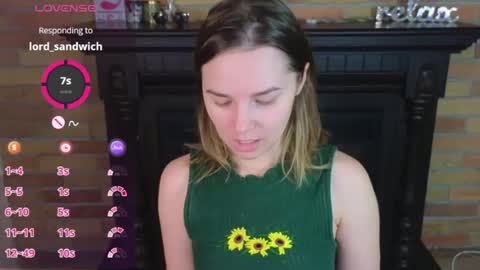 Snapshot of ellie_babyy chatting on July 2026 08:45:02 AM Ellie online show from July 2026 08:45:02 AM
