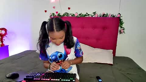 Snapshot of ellie_cute7 chatting on May 2026 07:09:01 PM ellie_cute7 online show from May 2026 07:09:01 PM