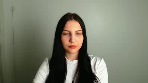 Snapshot of ellie_esmi chatting on May 2026 12:11:01 PM ellie_esmi online show from May 2026 12:11:01 PM